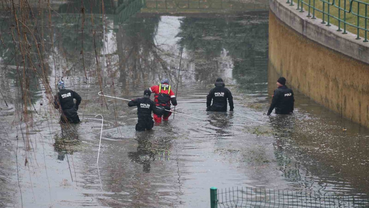 Ankara’dan gelen "Kurbağa Adamlar" da kayıp öğretmenin arama çalışmasına katıldı
