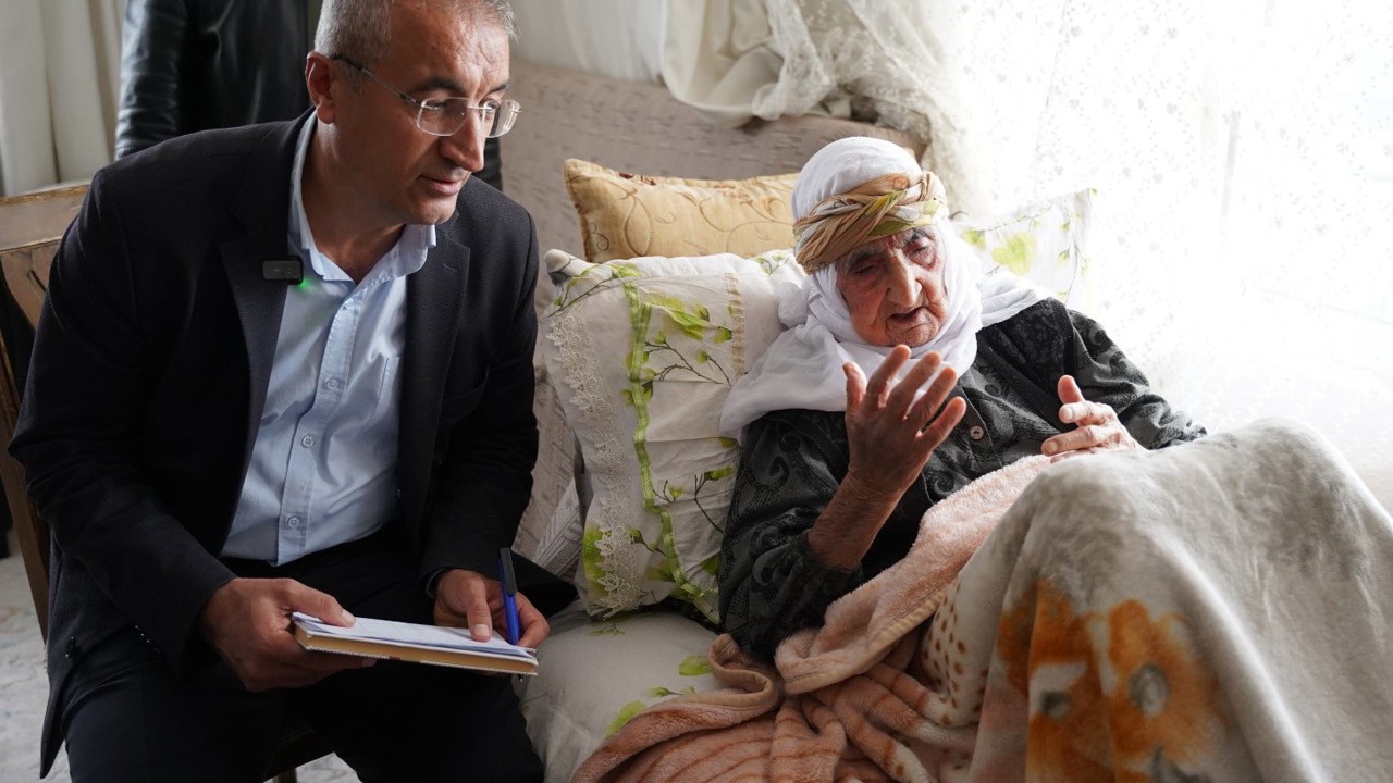 Adıyamanlı Hanım Orman, 105 yaşında AK Parti’ye üye oldu
