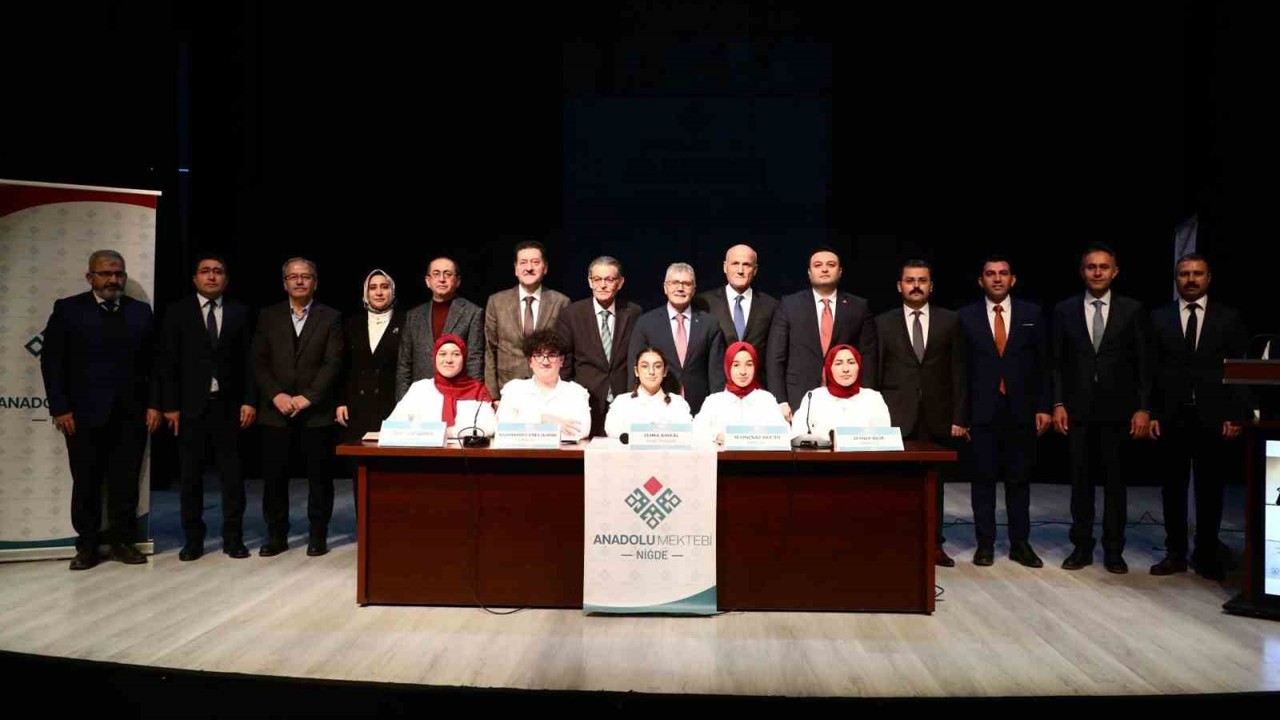 Vali Çelik: "Edebiyat yalnızca okuma alışkanlığı kazandırmaz, aynı zamanda düşünmeyi mümkün kılan güçlü bir alandır"
