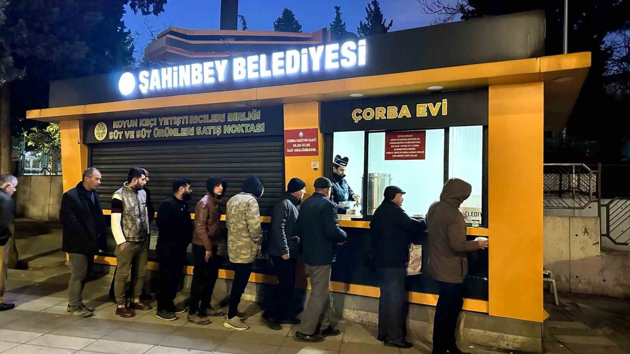 Şahinbey Belediyesi’nden vatandaşın içini ısıtan ikram
