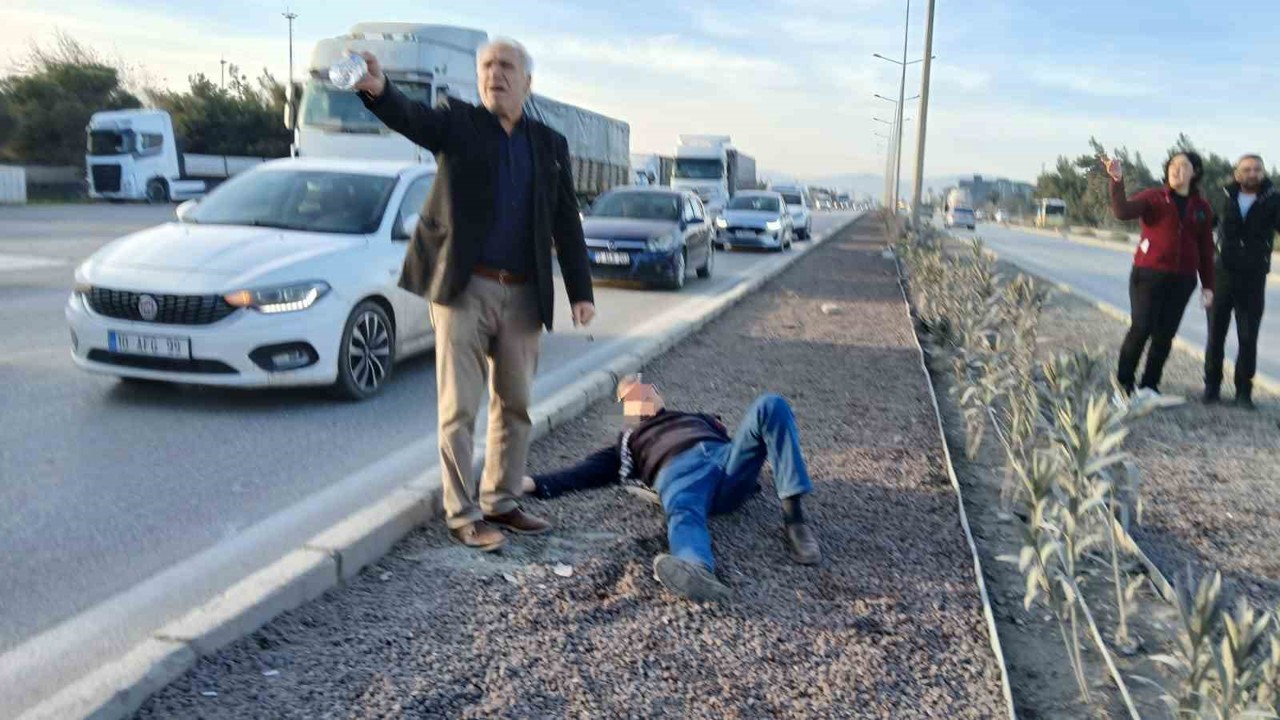 Hurdaya dönen araçtan yaralı kurtuldu
