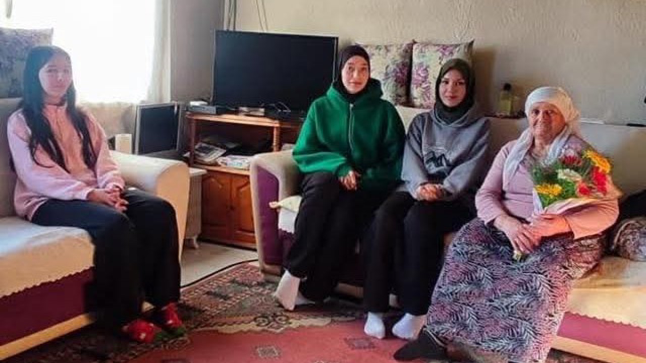 Fidanlar çınarlarla buluşuyor, nesiller arası gönül köprüsü kuruluyor
