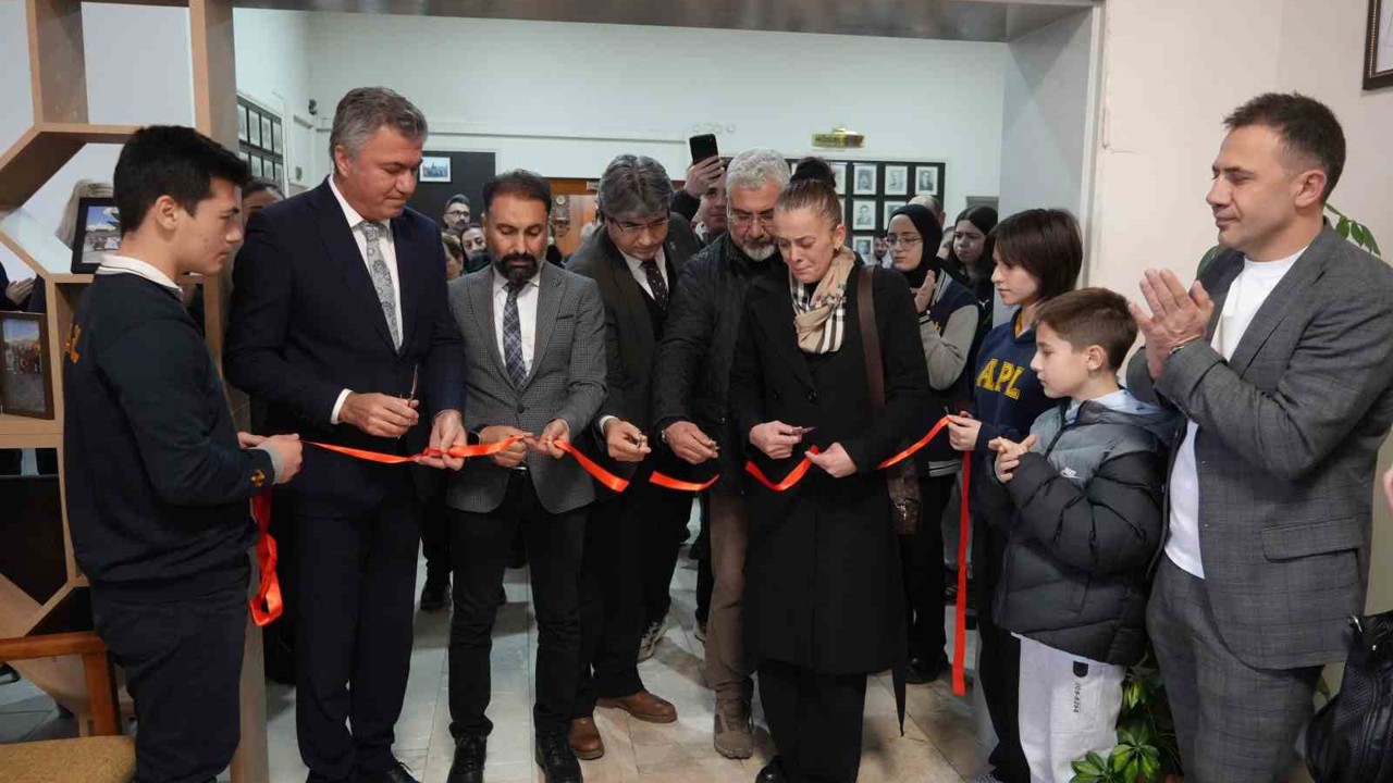 Trafik kazasında hayatını kaybeden öğrencinin adı okulundaki kütüphanede yaşatılacak
