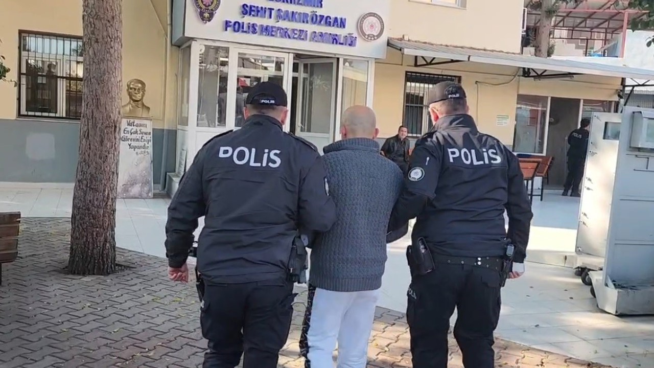 İzmir’de aranan 2 şüpheli kıskıvrak yakalandı
