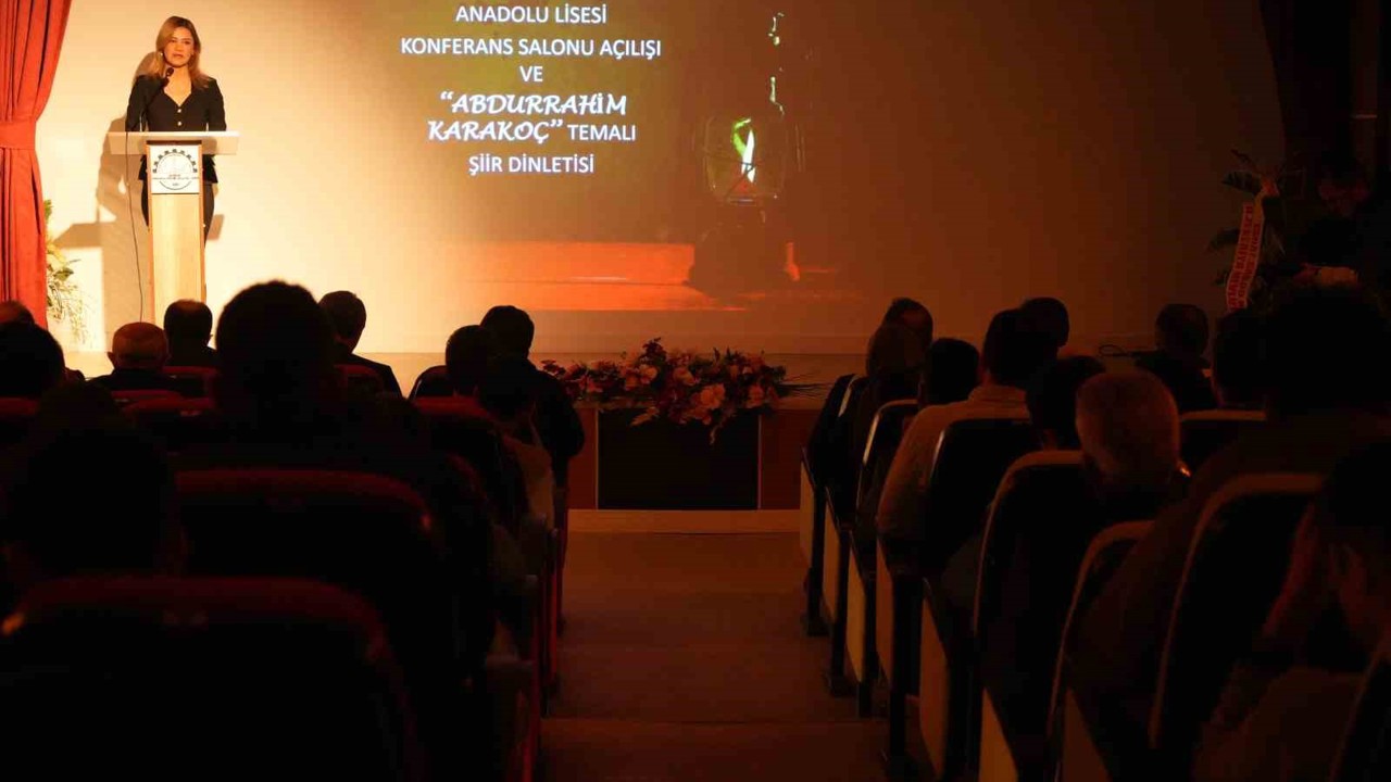 Bayburt’ta sıfır atıkla yapılan konferans salonu şiir programıyla hizmete açıldı
