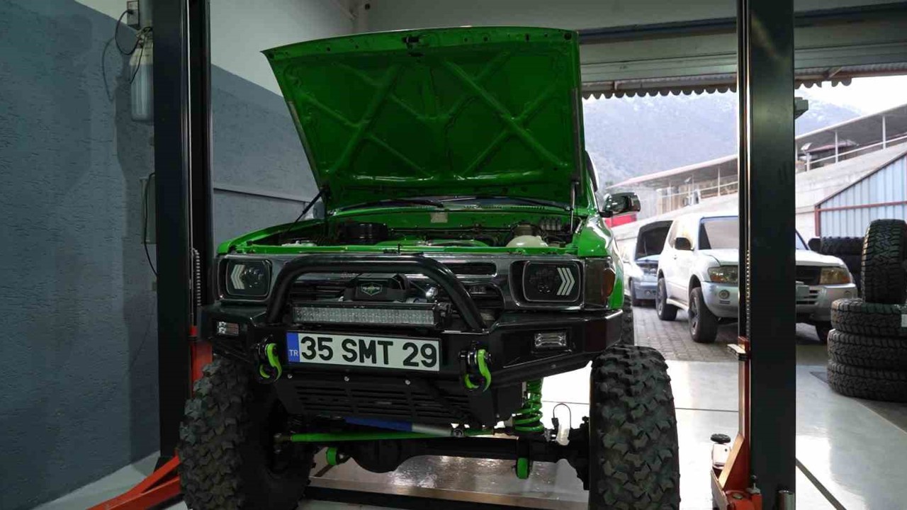 Off-road aracının hava filtresine giren sincaptan fındık sürprizi

