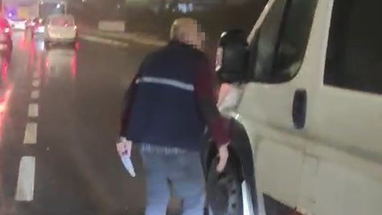 Arnavutköy’de trafikte bıçaklı gerginlik
