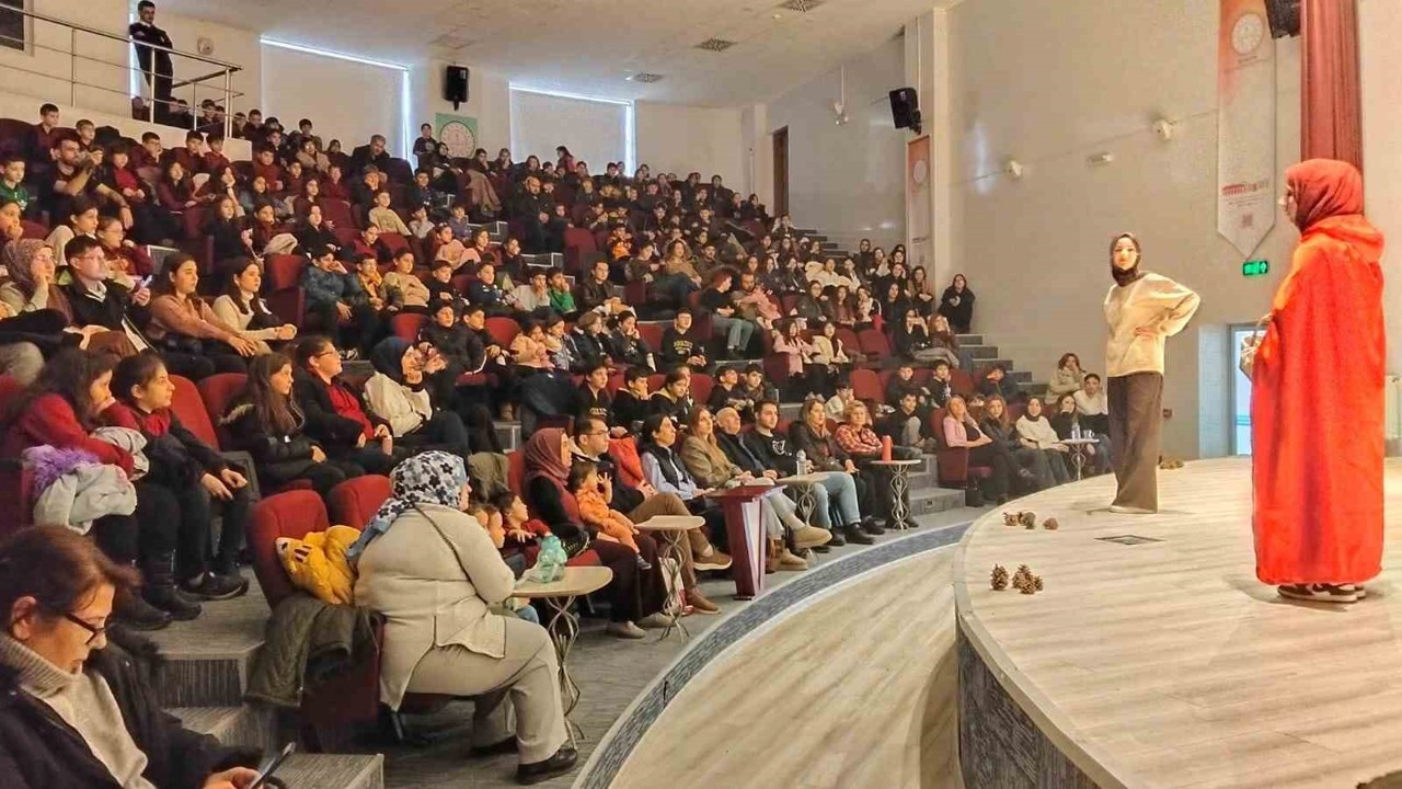 Kütahya’da "Ormanın Şifresi" adlı çocuk tiyatrosu öğrencilerle buluştu
