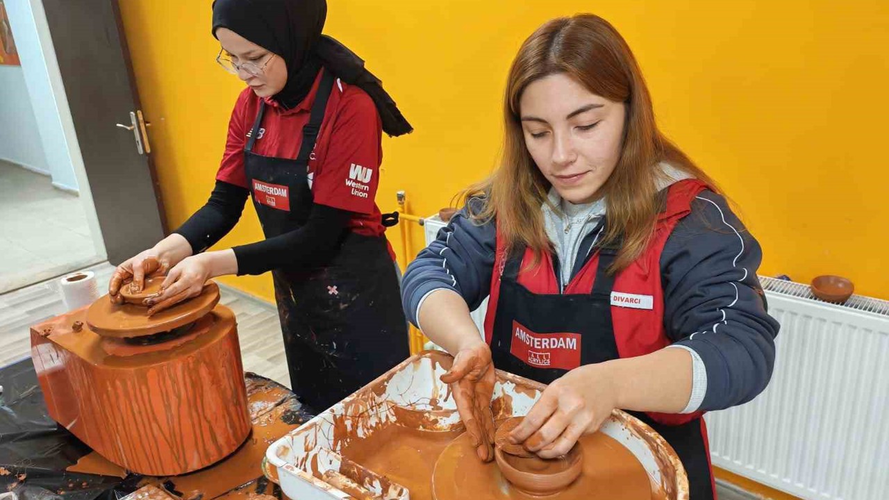 Muğla’da gençler seramik atölyesinde hünerlerini sergiledi
