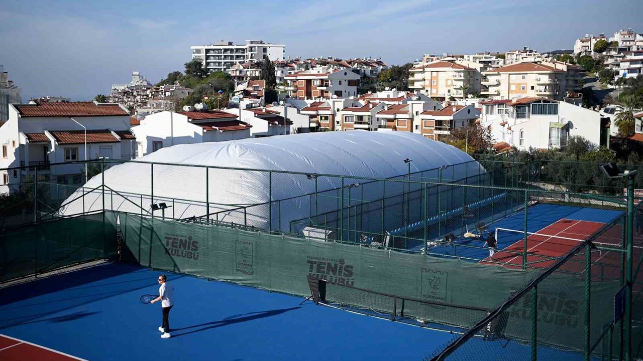 Kuşadası’nda sporseverlerden balon korta yoğun ilgi
