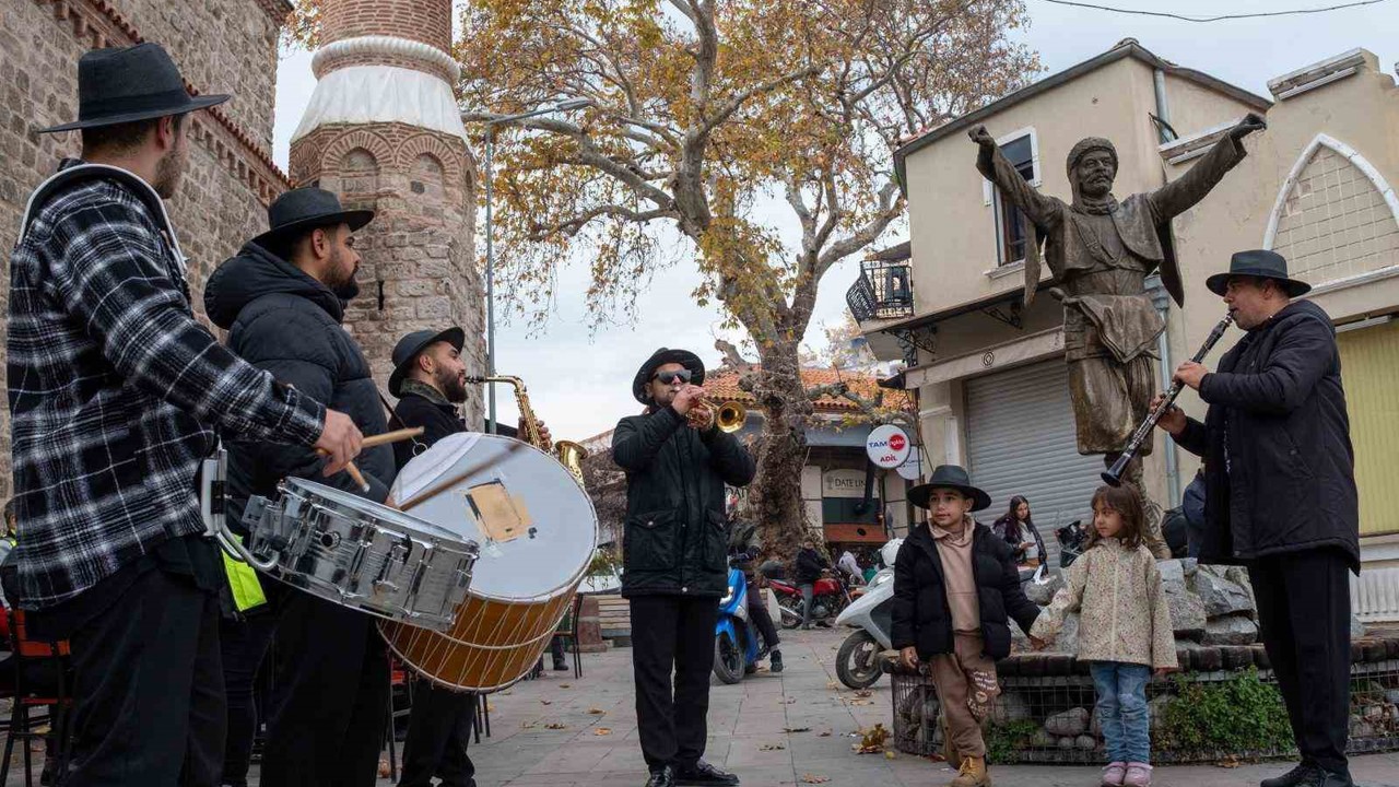 Bergamalı kadınlardan tarihi arastada panayır
