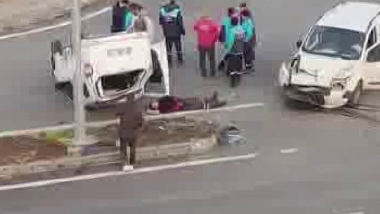 Diyarbakır’da çarpışan araçlardan biri ters döndü: 2 yaralı
