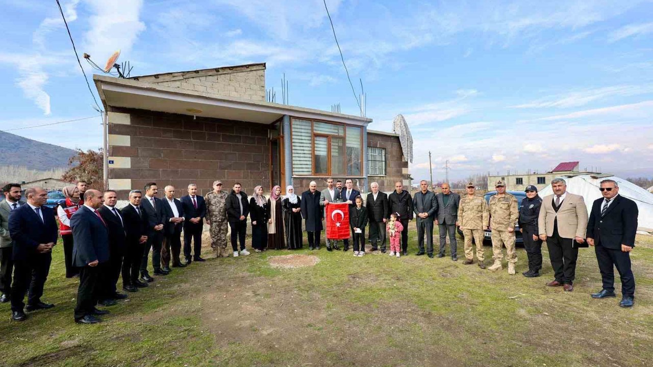 Vali Karakaya’dan şehit ailesine ziyaret
