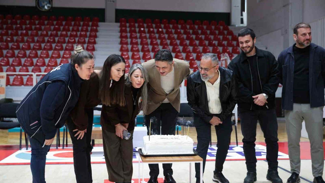 Personelinden Başkan Serkan Acar’a doğum günü sürprizi
