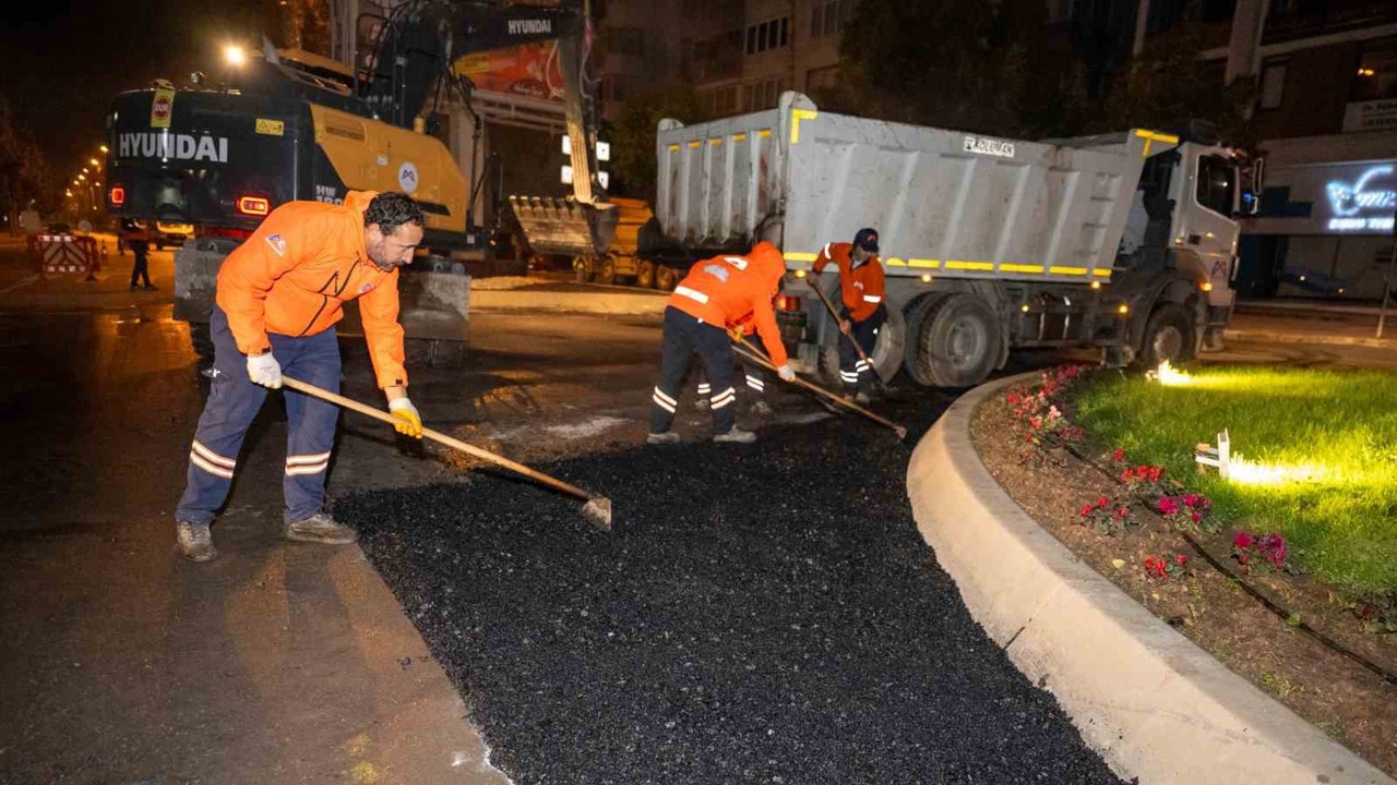 Mersin’de asfalt mesaisi geceye taşındı
