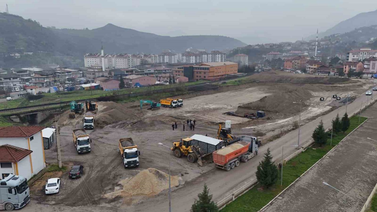 Karabük Adalet Sarayı sahasında zemin hazırlıkları sürüyor

