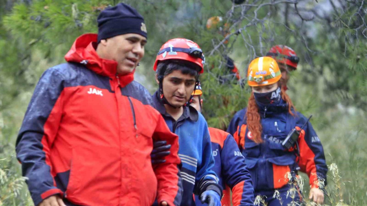 Dağın zirvesinde mahsur kalıp çığlığını 4 gün sonra duyurabilen genç: "Devletimden Allah razı olsun, gelmeseler ölecektim"
