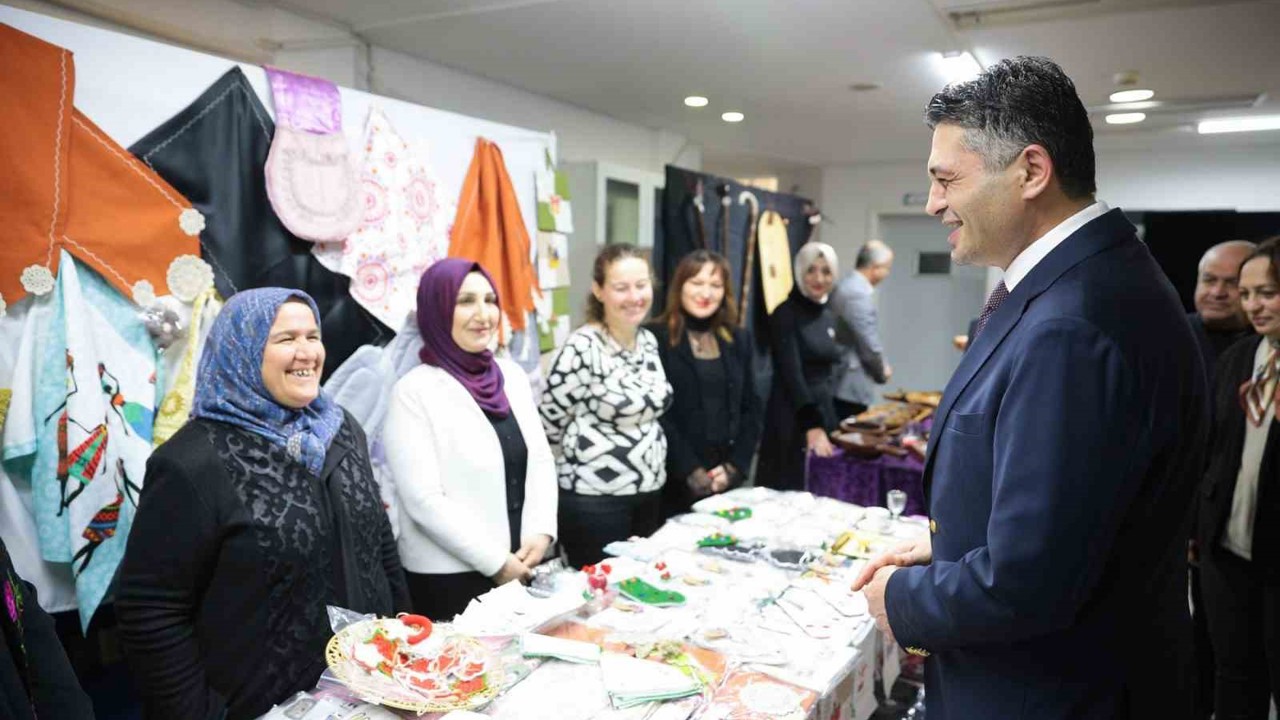 Aliağa Tüpraş Halk Eğitimi Merkezi’nden yeni yıl sergisi
