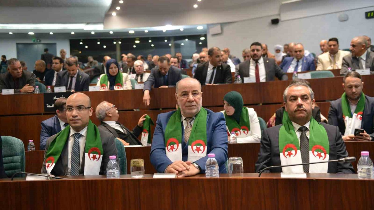 Cezayir’de Fransız sömürgeciliğini suç ilan eden yasa tasarısı oybirliği ile kabul edildi
