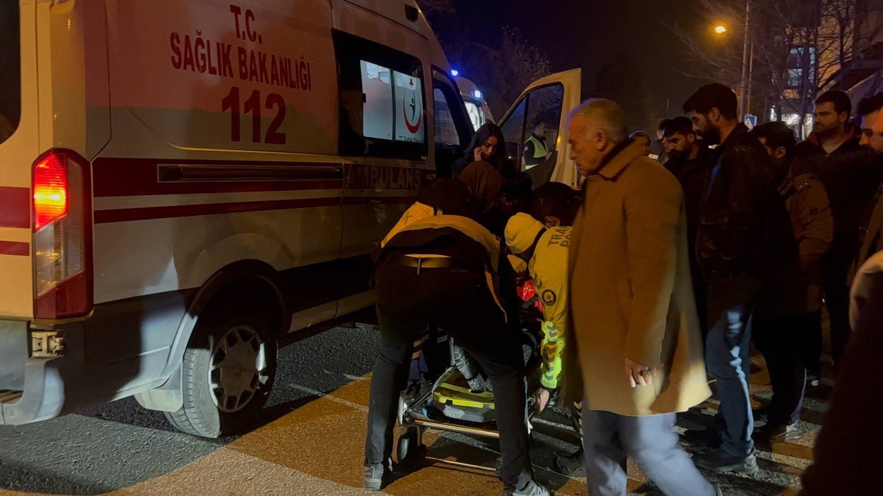 Erzincan’da iki otomobil çarpıştı: 5 yaralı
