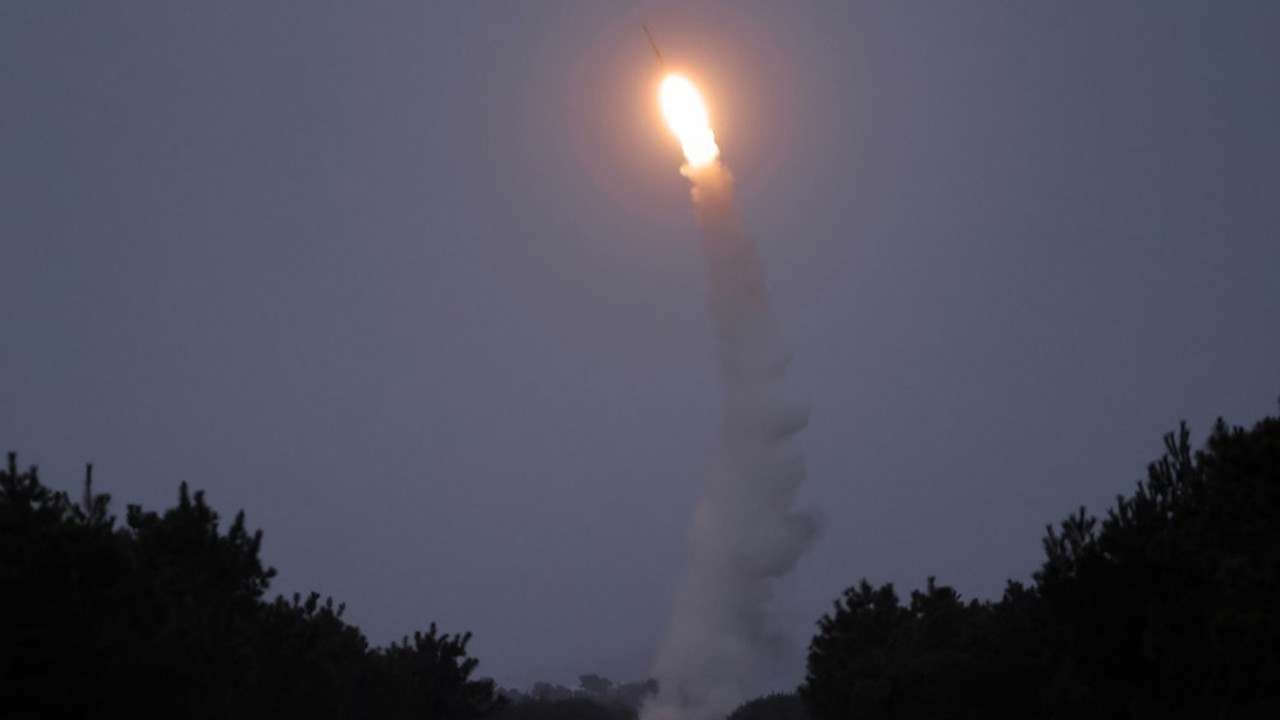 Kuzey Kore, yeni uçaksavar uzun menzilli füzelerinin ilk denemesini gerçekleştirdi
