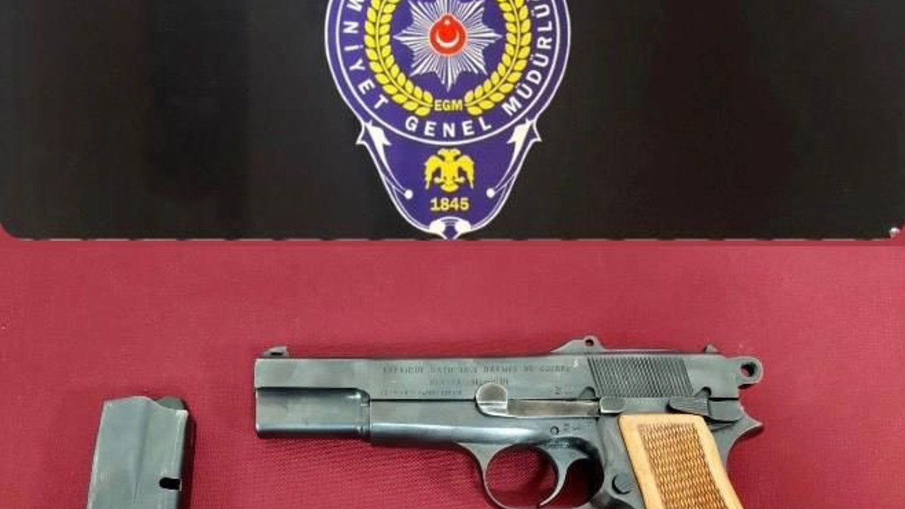 Gaziantep’te düğünde havaya ateş eden şahıs yakalandı: Ateş etme anları kamerada
