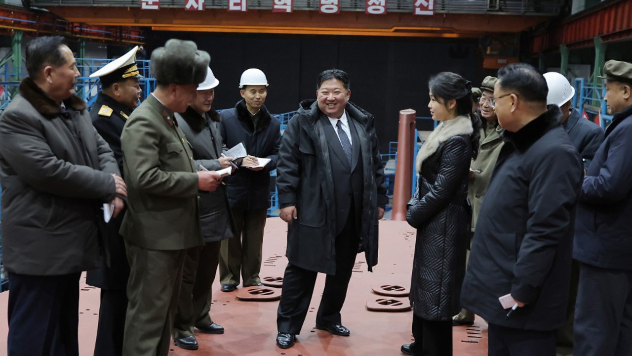Kuzey Kore lideri Kim, inşası süren dev nükleer denizaltını denetledi
