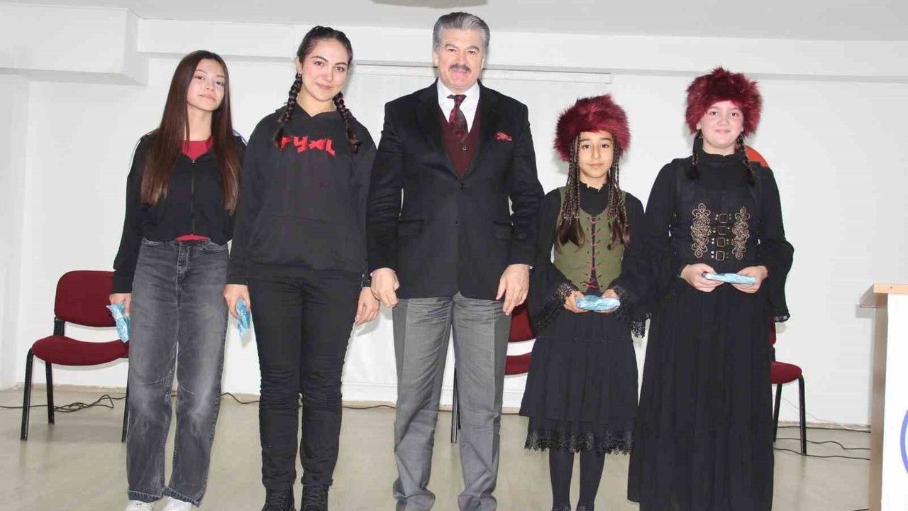 Murat Atılgan Ortaokulu’nda ’Dünya Türk Dili Ailesi Günü’ programı yapıldı
