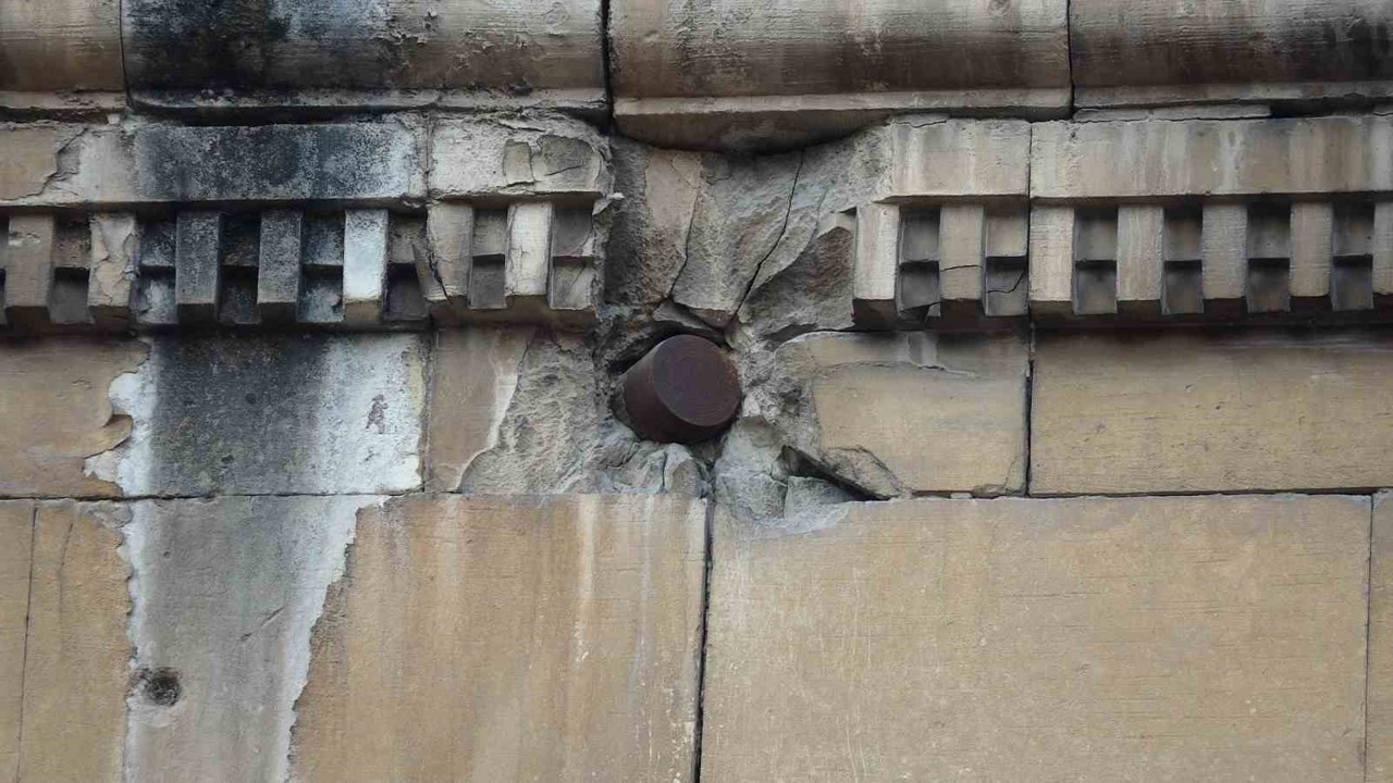 Gaziantep’te Fransız zulmünün 104 yıllık izi: Sivil halka atılan top mermisi hala duvarda duruyor
