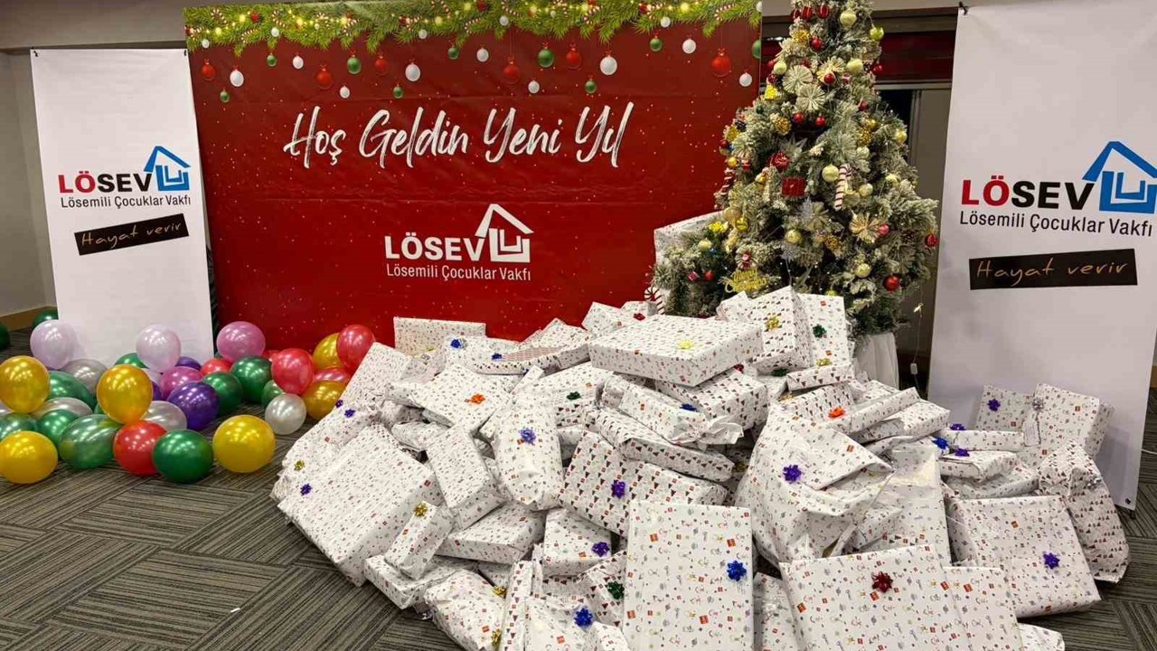 Denizlili Lösemi tedavisi gören çocukların yeni yıl hayalleri gerçeğe dönüşüyor
