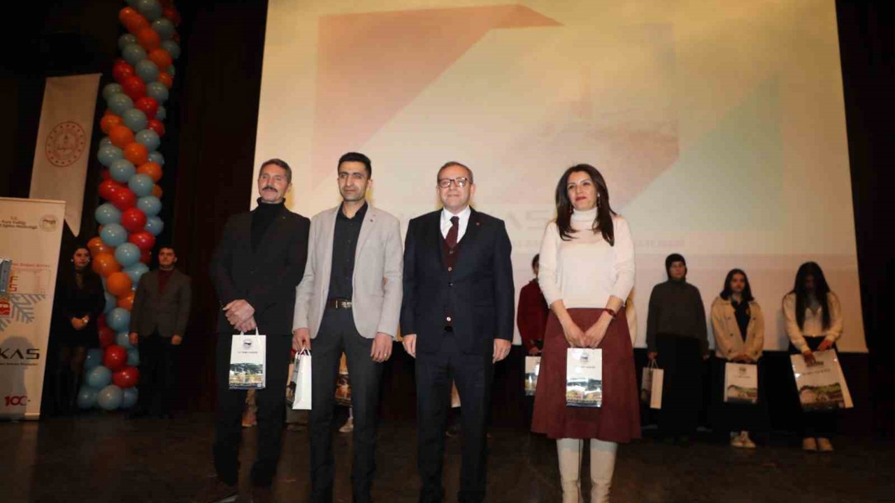 Kars’ta en çok kitap okuyanlara ödülleri verildi
