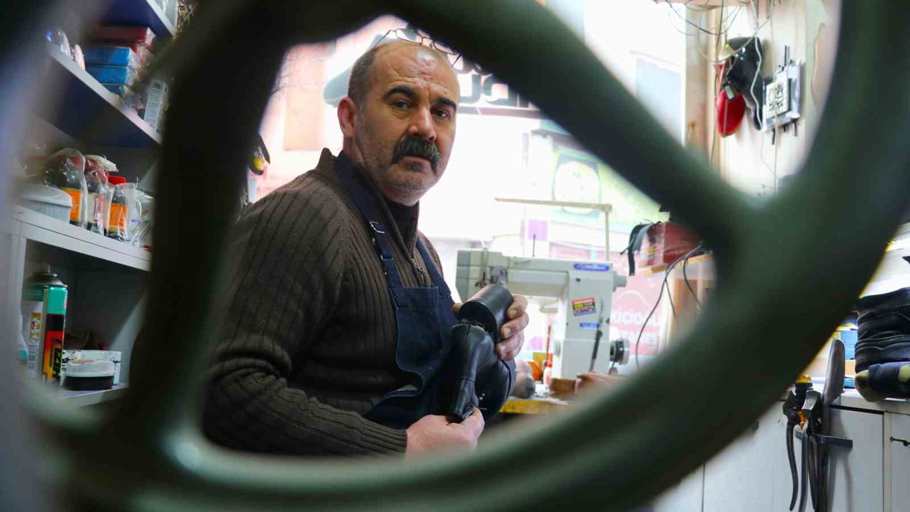 Ayakkabı tamircilerinde kış yoğunluğu başladı
