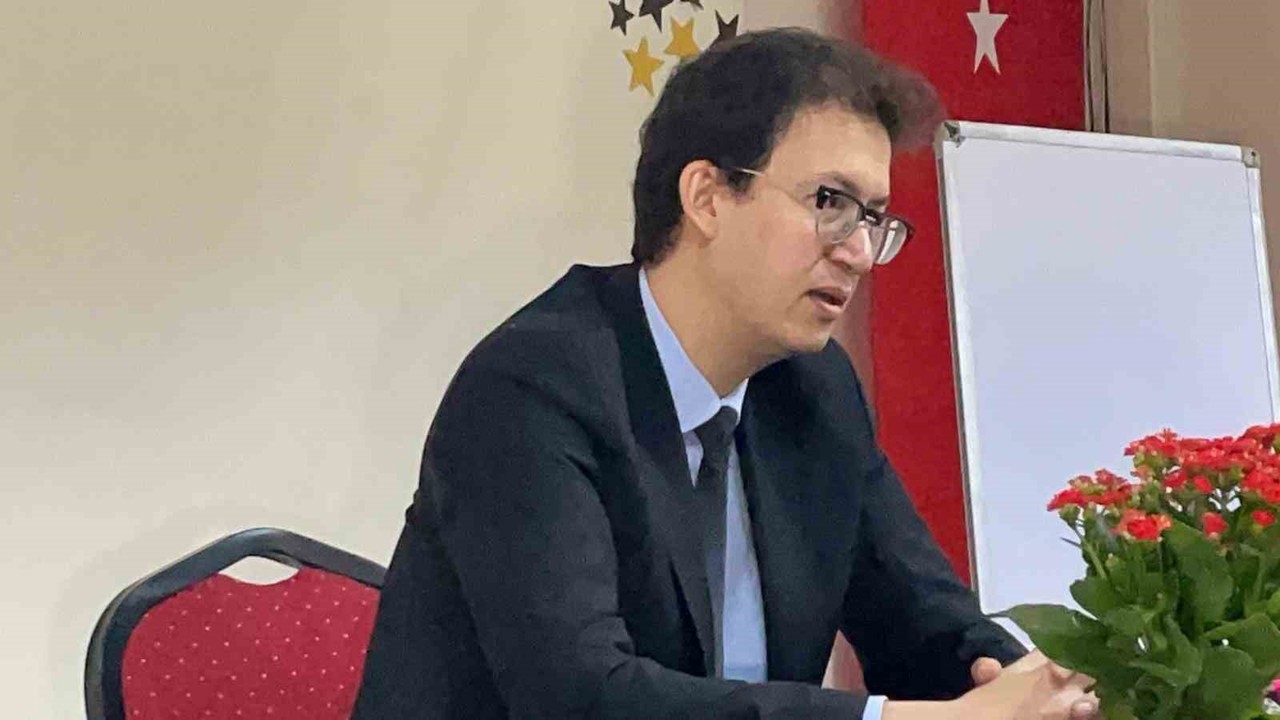 Öğrenciler savcıyı sorguya çekti
