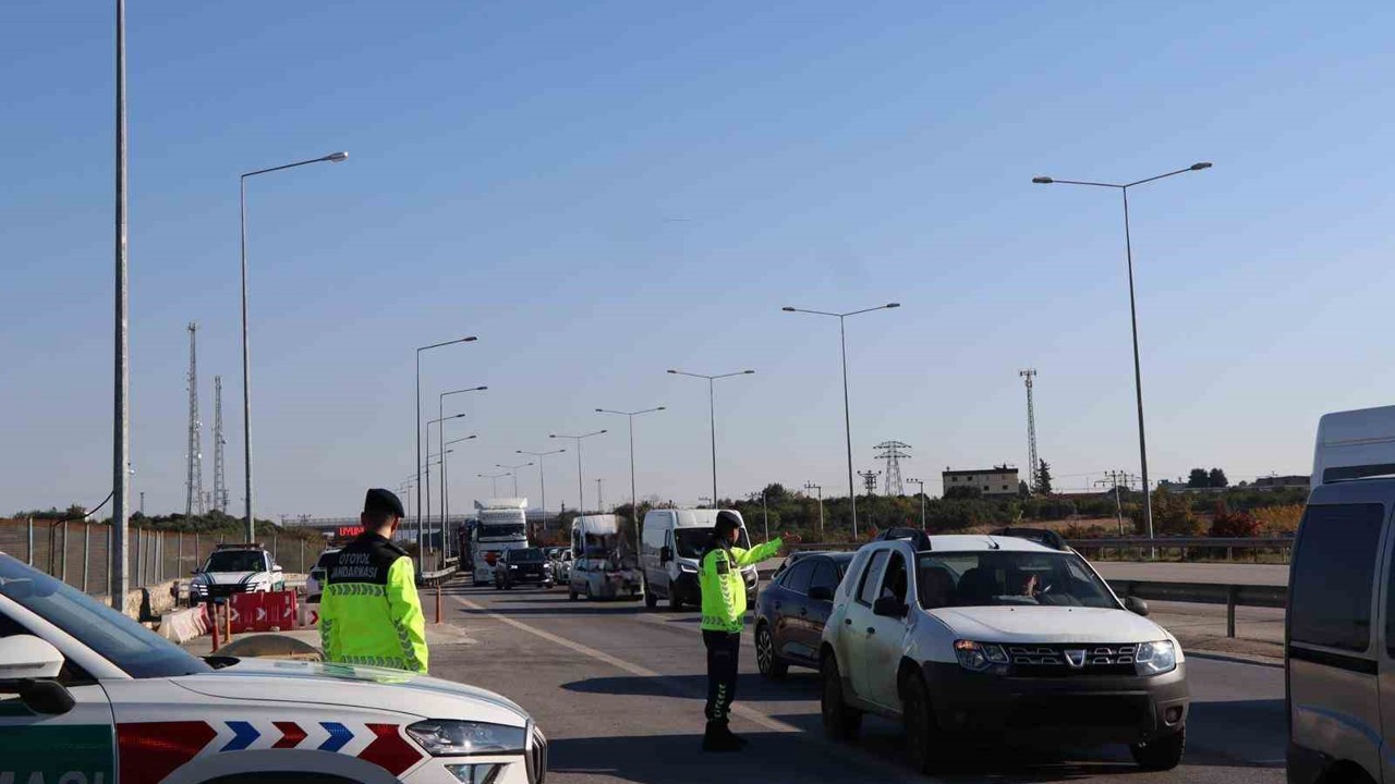 Mersin’de otoyollarda trafik denetimleri aralıksız sürüyor
