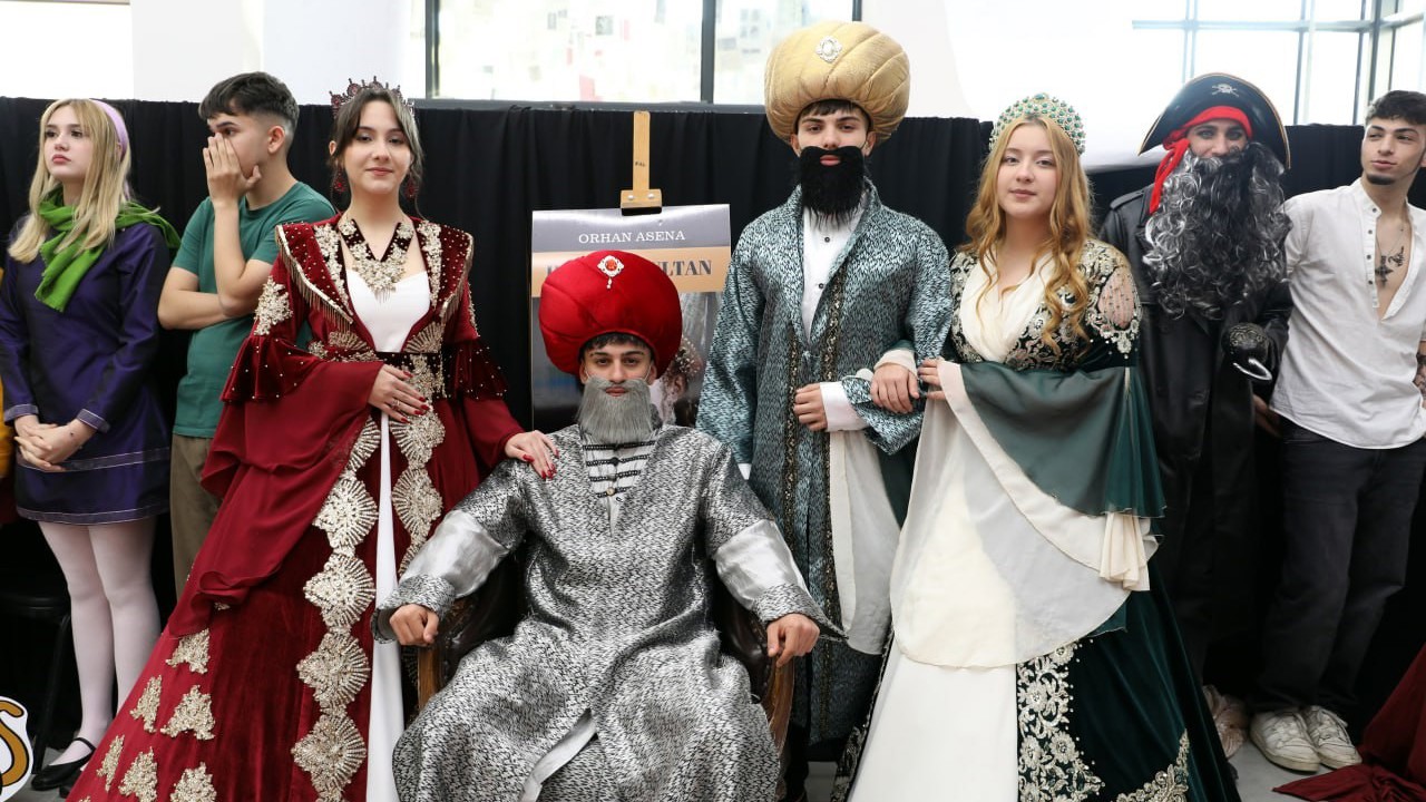 Öğrenciler roman kahramanlarını tanıttı
