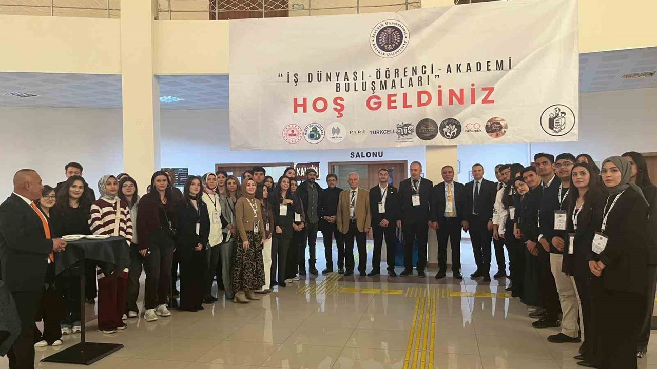 Atatürk Üniversitesi’nde "Ticari Bankacılık" paneli düzenlendi
