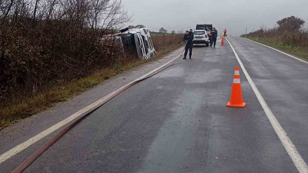 Vize-Soğucak Köyü yolunda petrol tankeri devrildi
