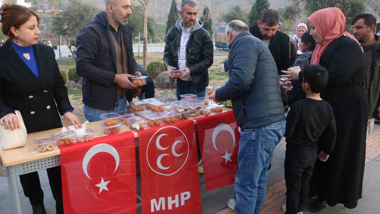 MHP Sur teşkilatından Regaip Kandili ikramı
