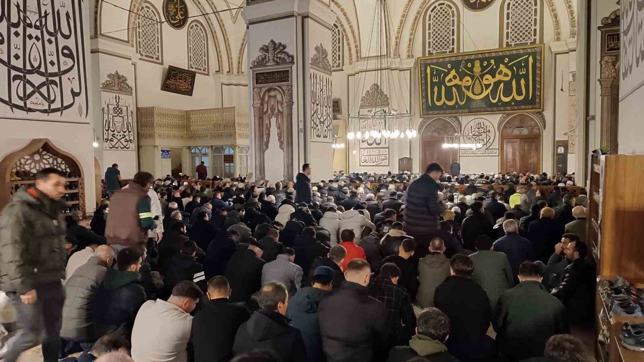 Regaip Kandili’nde Bursalılar Ulu Cami’de buluştu
