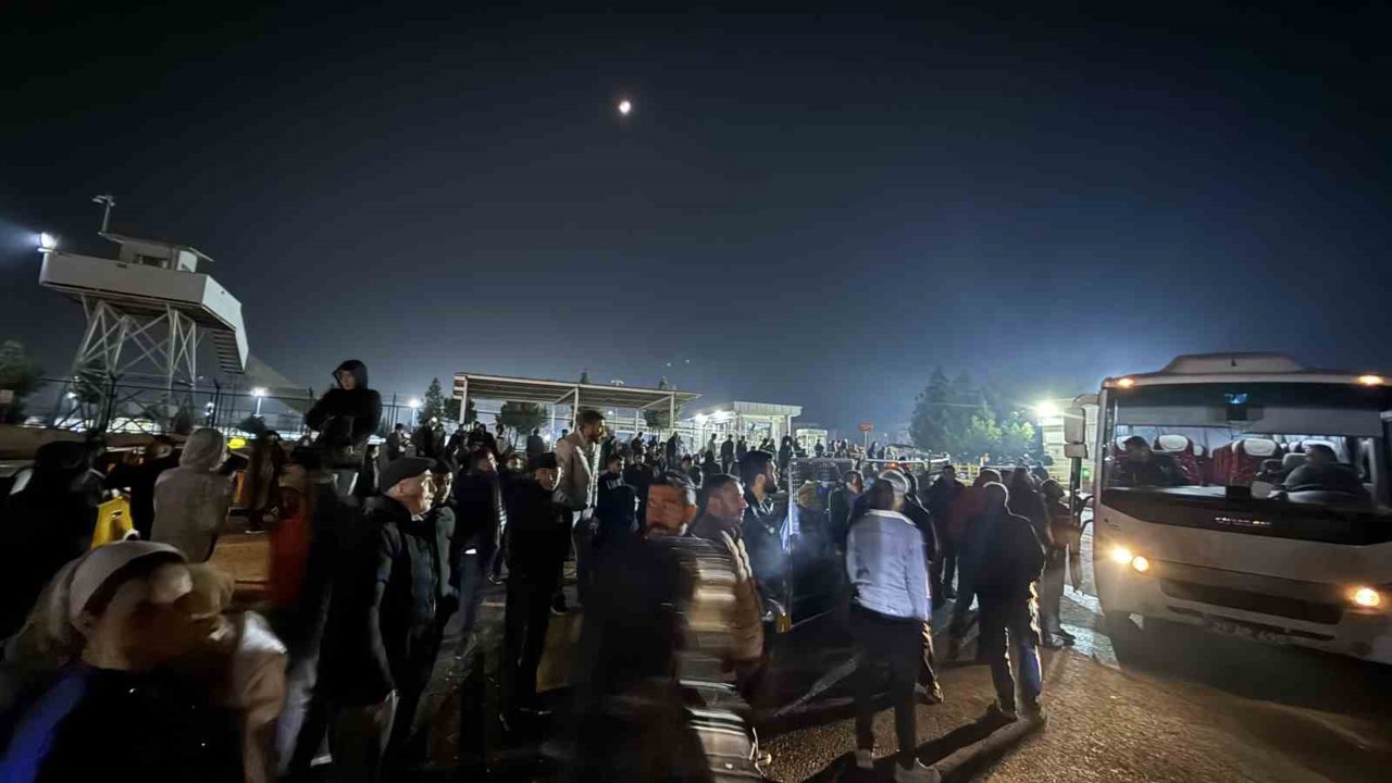 Diyarbakır’da tahliye olan tutuklular davul zurnayla karşılandı
