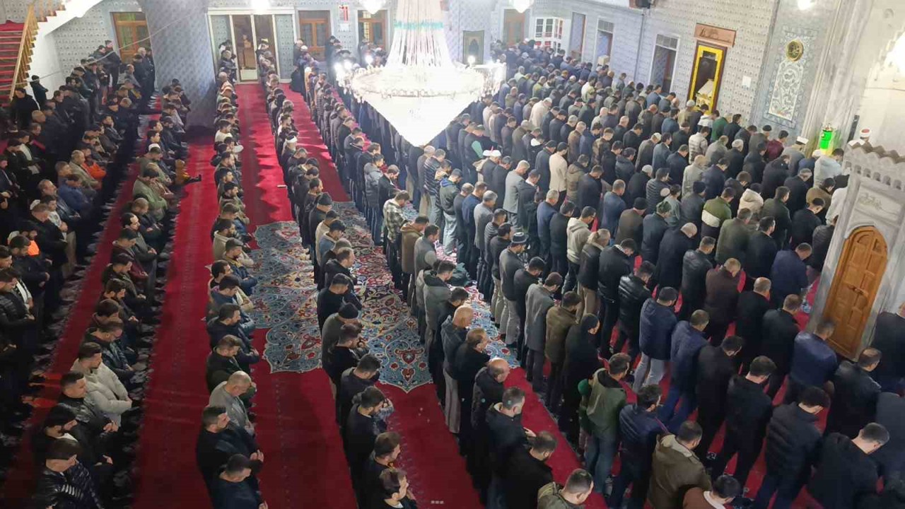 Şanlıurfa’da Regaip Kandili coşkusu
