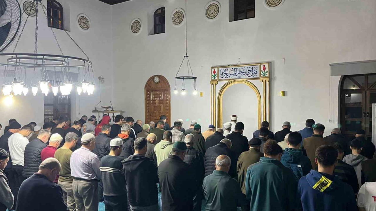 Köyceğizliler Regaib Kandili’nde camileri doldurdu
