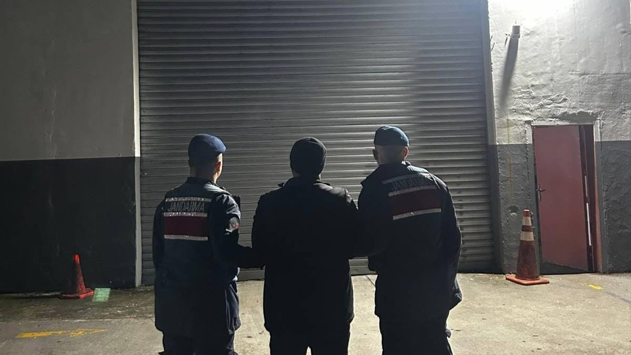 Çocuk istismarından aranan şahıs yakalanarak cezaevine gönderildi

