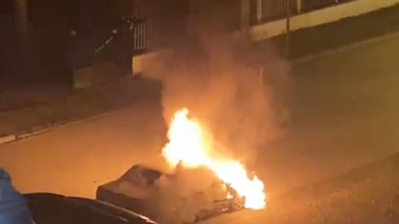 Bolu’da Tofaş otomobil alev alev yandı
