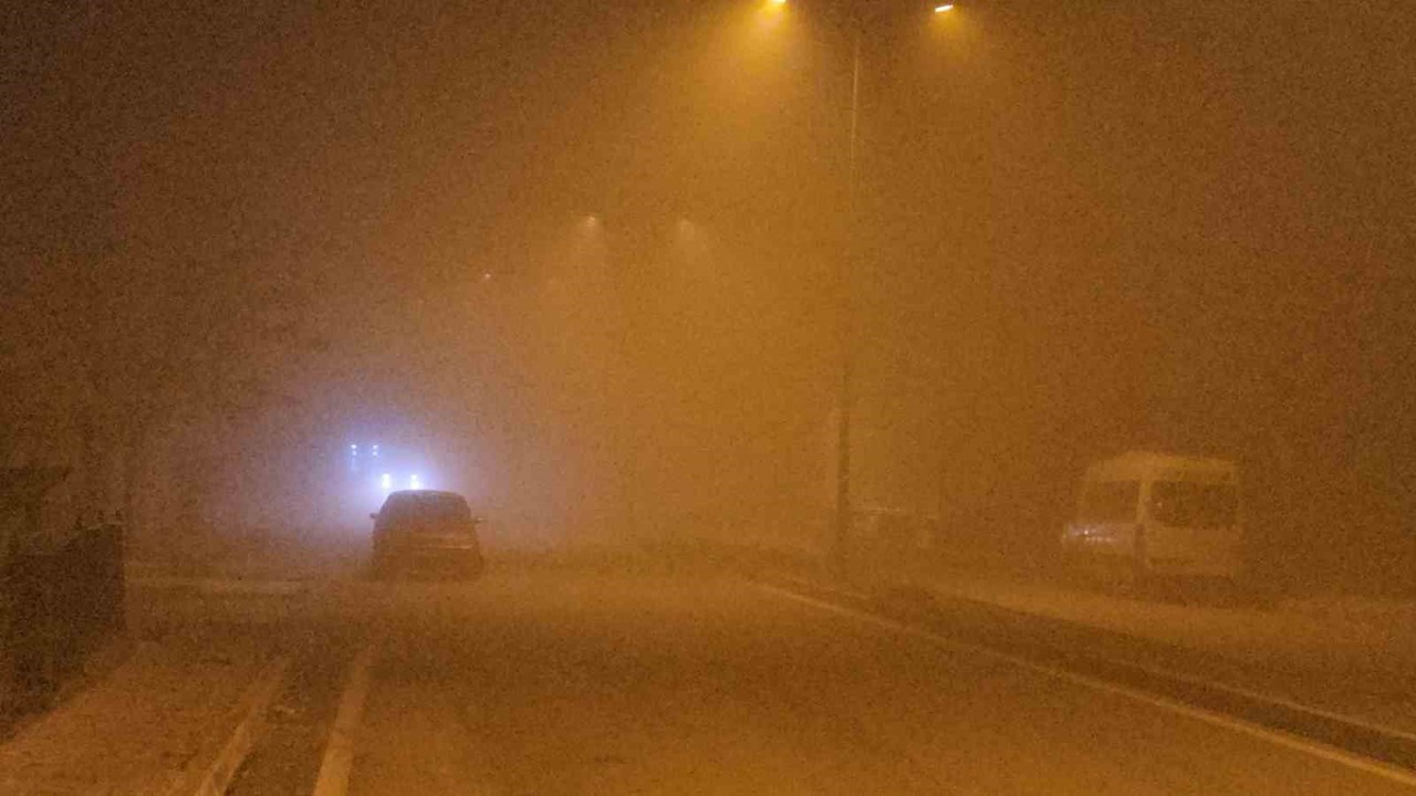 Elazığ’da gece saatlerinde yoğun sis
