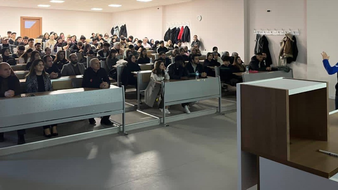 Üniversitede afet bilinci ve arama kurtarma sempozyumu düzenlendi
