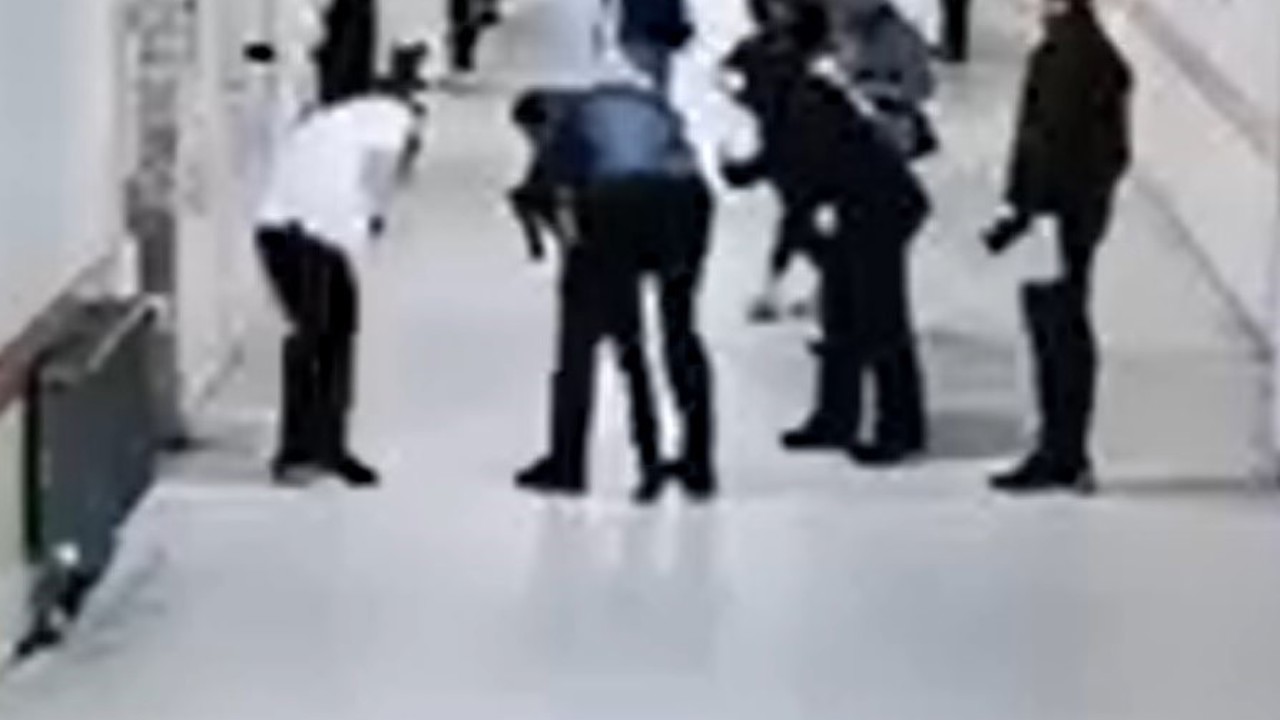 Boğazına cisim kaçan öğrenciyi, öğretmen Heimlich manevrasıyla kurtardı
