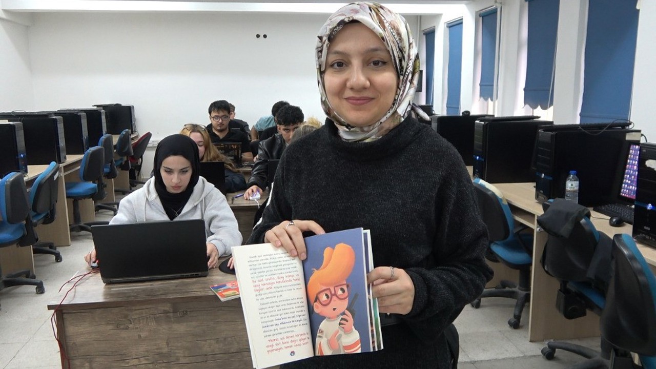 Hayat hikâyesiyle örnek oluyor, geleceğin tasarımcılarını yetiştiriyor
