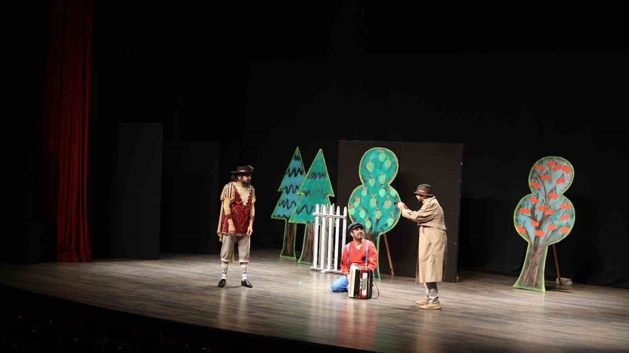 Başkan Çerçioğlu, çocukları tiyatro ile buluşturdu
