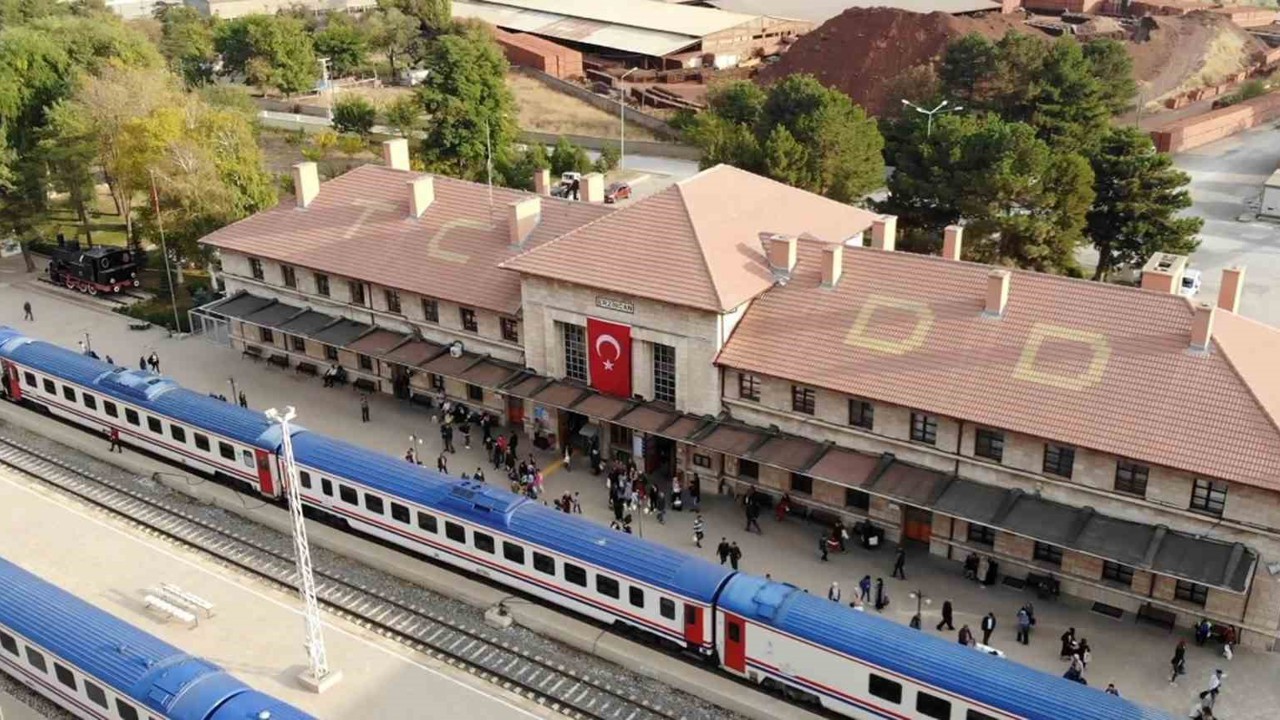 Depremlere direnen yapı: Erzincan Tren Garı

